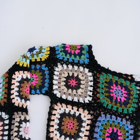 En Creme Flower Crochet Crop Long Sleeve Top - Picture 9 of 10